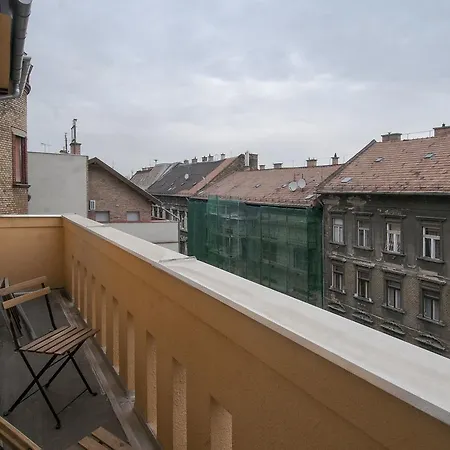 Apartment Stylish Downtown Budapest